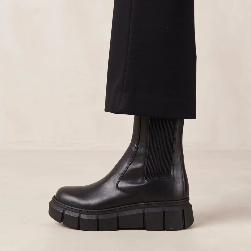 Alohas Armor - Black Leather Boots